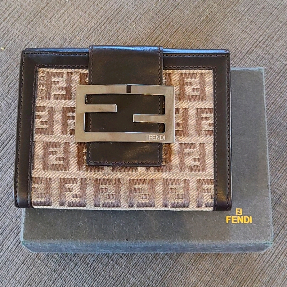 Fendi wallet leather and canvas